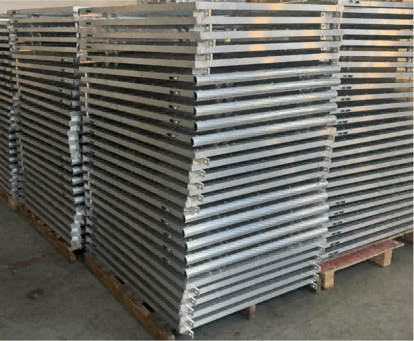 DragonStage 1m Folding Aluminum Concert Stage Barricade with Rear Security Step and Quick-Lock Connections Barricade de scène de concert pliable en aluminium DragonStage de 1 m avec marche de sécurité arrière et connexions à verrouillage rapide