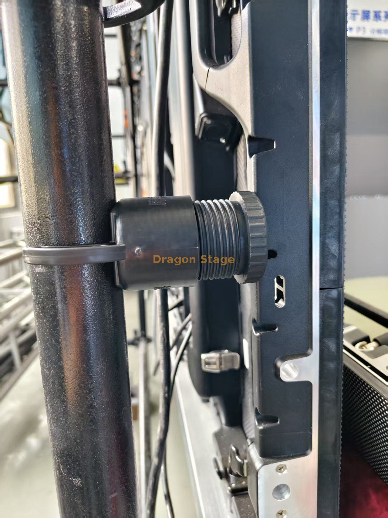 Truss Screen Spacer (1) Entretoise d'écran en ferme (1)