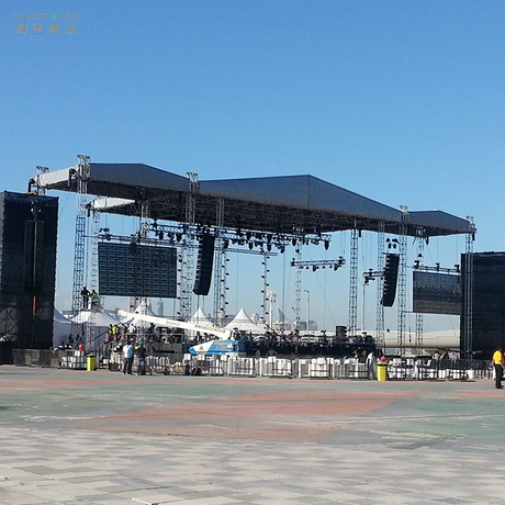 Extérieur Portable Exposition Concert Événements Éclairage de scène de mariage Afficher Haut-parleur Truss en aluminium avec toit incurvé Affichage LED Truss TUV SGS CE 200x100x40ft