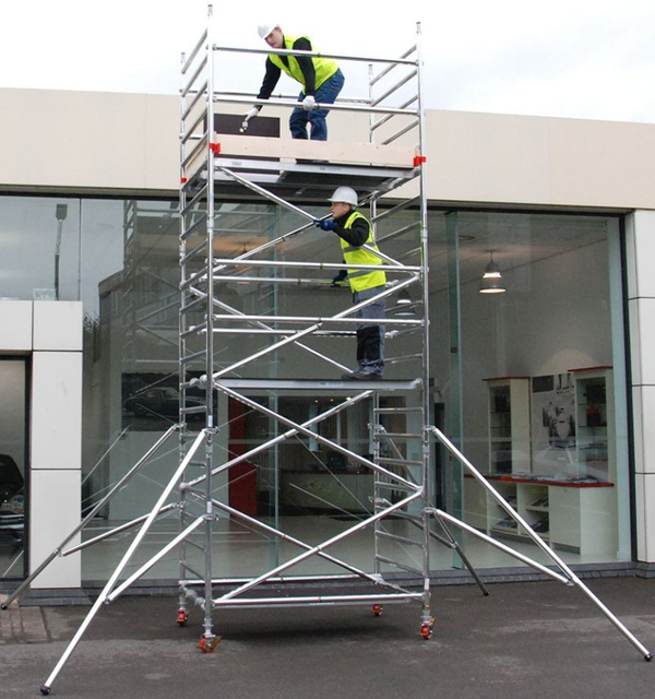 Matériel de construction d'échafaudage mobile en aluminium d'occasion à vendre