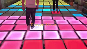 Piste de danse sensible LED numérique 3D de lumière de brique de LED pour l'étape de boîte de nuit