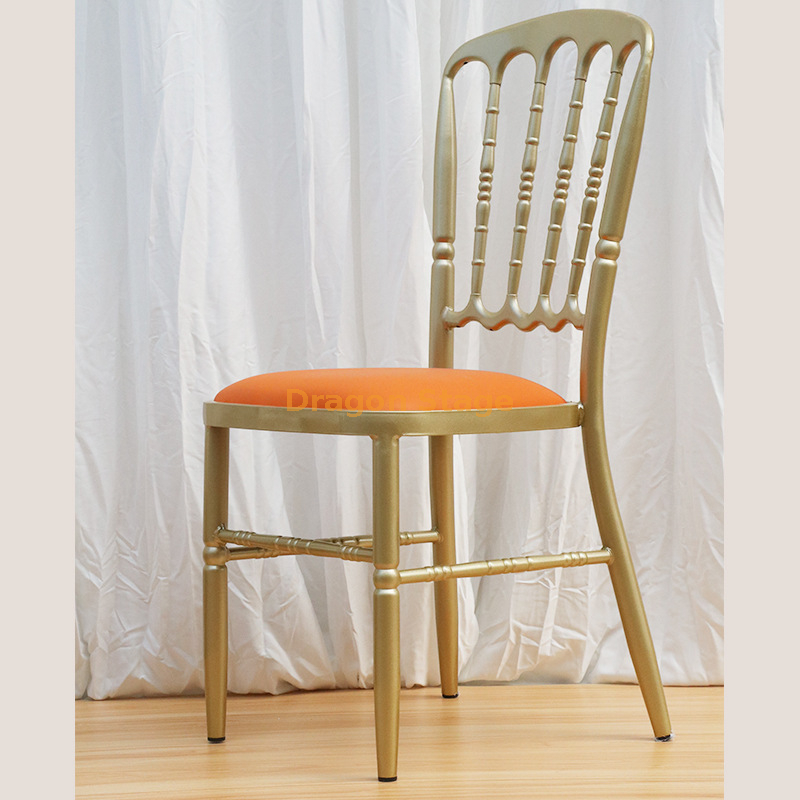 Chaise de château de couronne de restaurant (2)