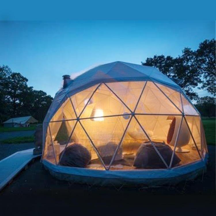 Tente dôme chez l'habitant de l'hôtel
