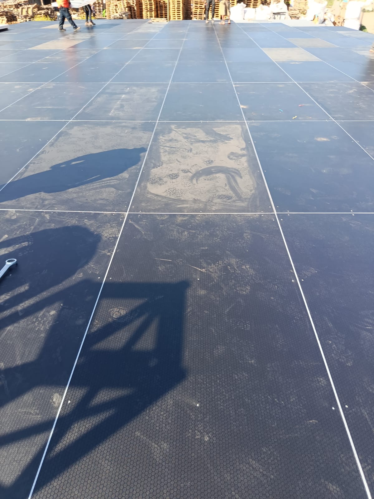 Plateforme de sc&egrave;ne Layher en aluminium (2) 