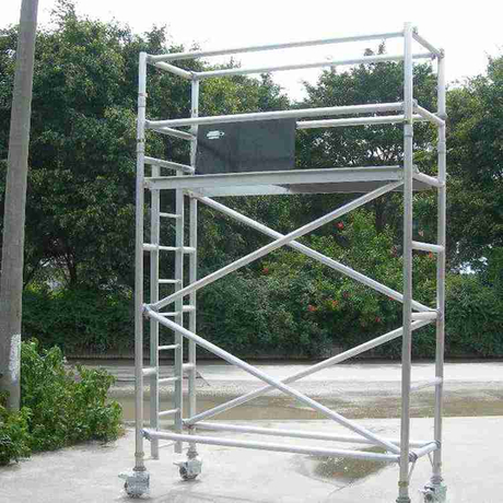 à vendre Échafaudage à échelle simple d'occasion avec jambe réglable à roulettes