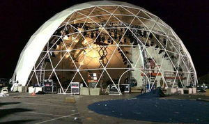 Tente de dôme de glamping géodésique résistante transparente de 6 m pour le camping de mariage de fête d'événement en plein air
