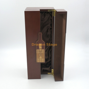 L'emballage de vin de luxe enferme dans une boîte le coffret-cadeau en bois d'impression d'or de logo fait sur commande pour le vin