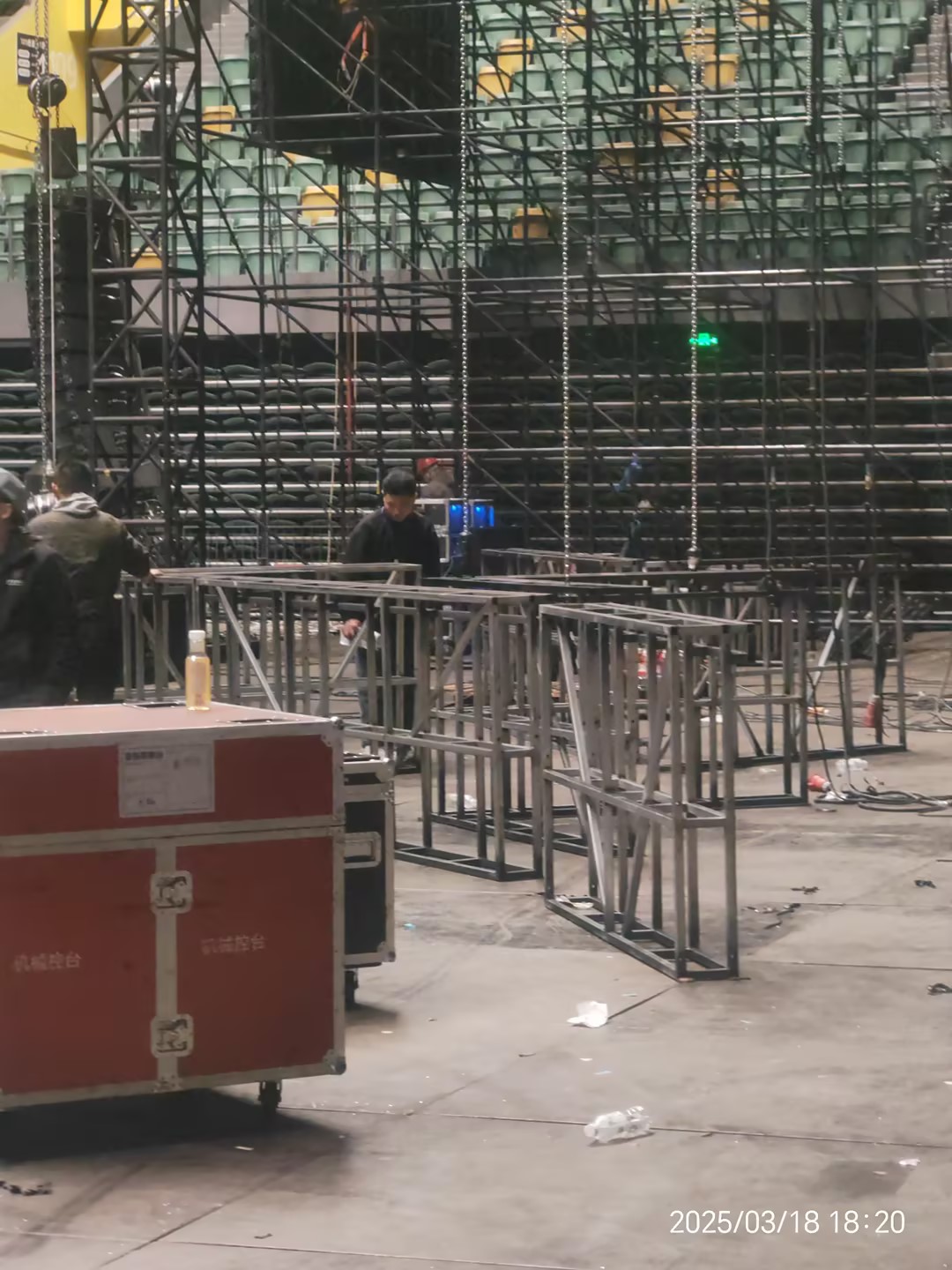 Installez les cadres LED de levage pour le concert intérieur