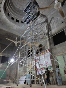 Tour d'échafaudage en aluminium de 1,35 x 2 x 8,5 m à double rangée
