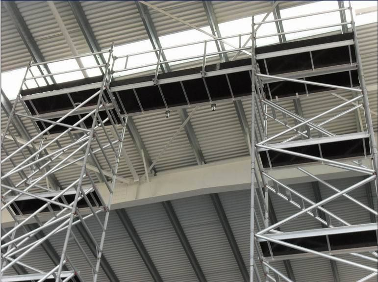 Échafaudage portatif en aluminium de 1,35x2x11,75 m avec échelle à 45 degrés 
