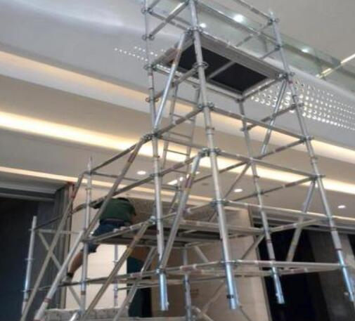 assemblage d'échafaudage en porte-à-faux en aluminium