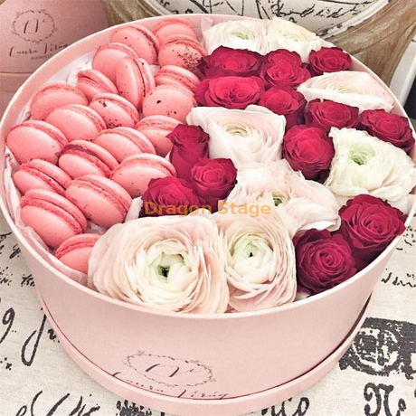 Boîte de macaron d'emballage de gâteau sucré de cadeau de noël de papier de cylindre rond de luxe adapté aux besoins du client avec la fenêtre claire