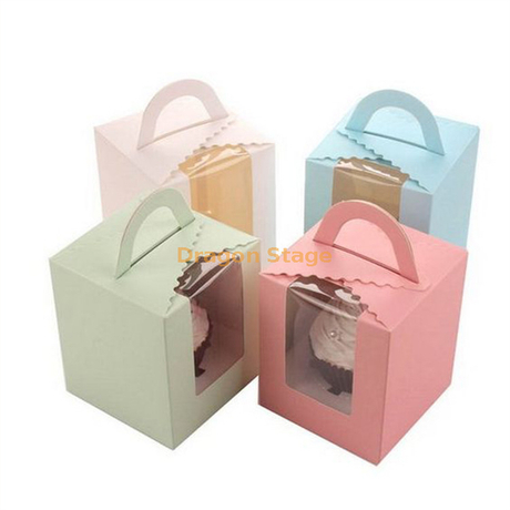 Boîte de papier d'emballage de cadeau de chocolat de praline de bonbon vide en forme de petit coeur fait sur commande avec la fenêtre claire pour l'invitation de faveur de mariage
