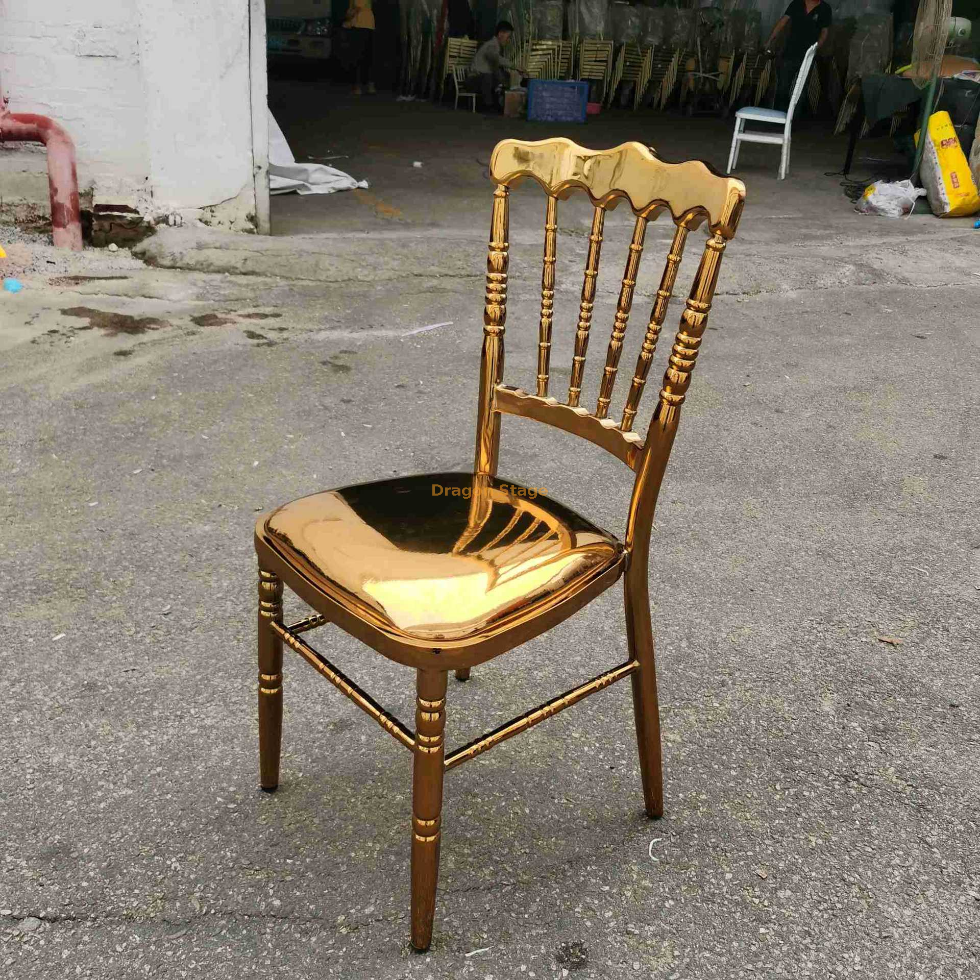 Chaises en rotin souple en titane (2)