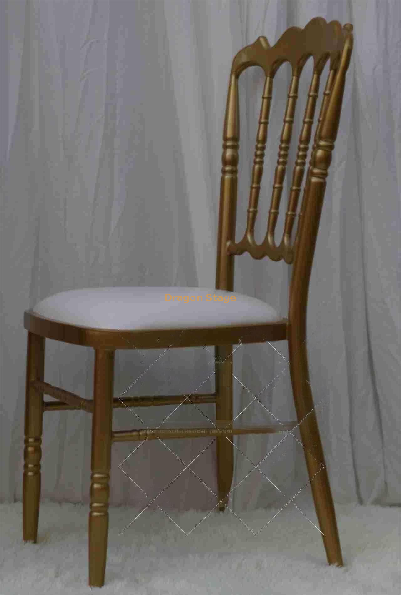 Chaises de ch&acirc;teau en m&eacute;tal (2)