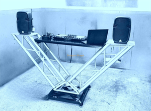 Cabine de DJ en aluminium en forme de V