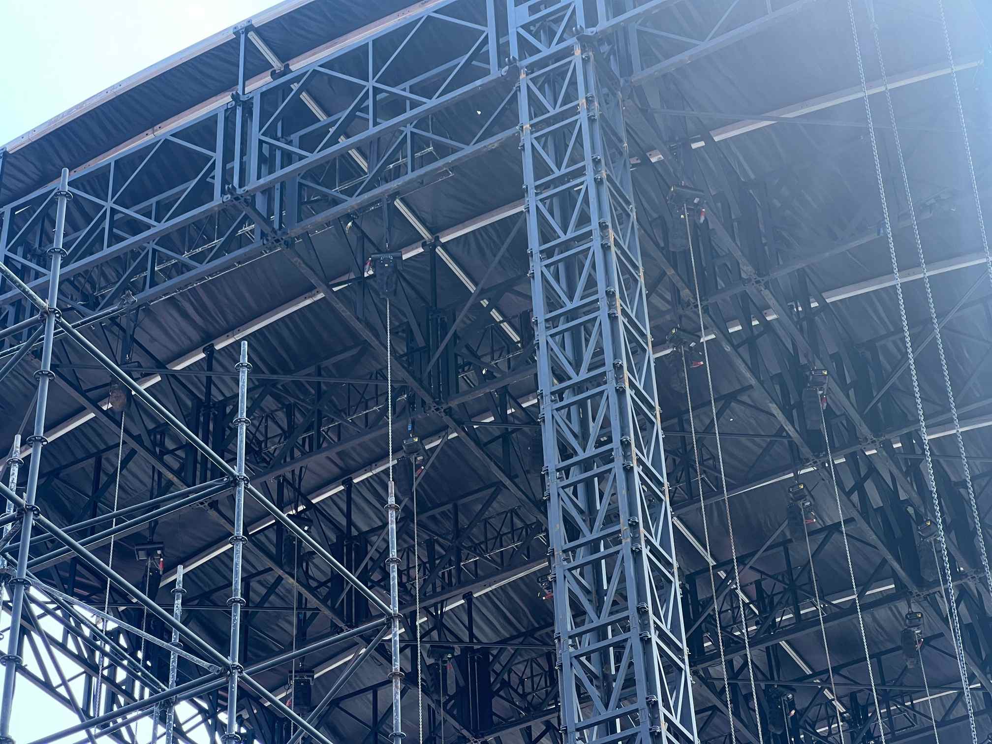 structure de toiture de sc&egrave;ne de concert.jpg