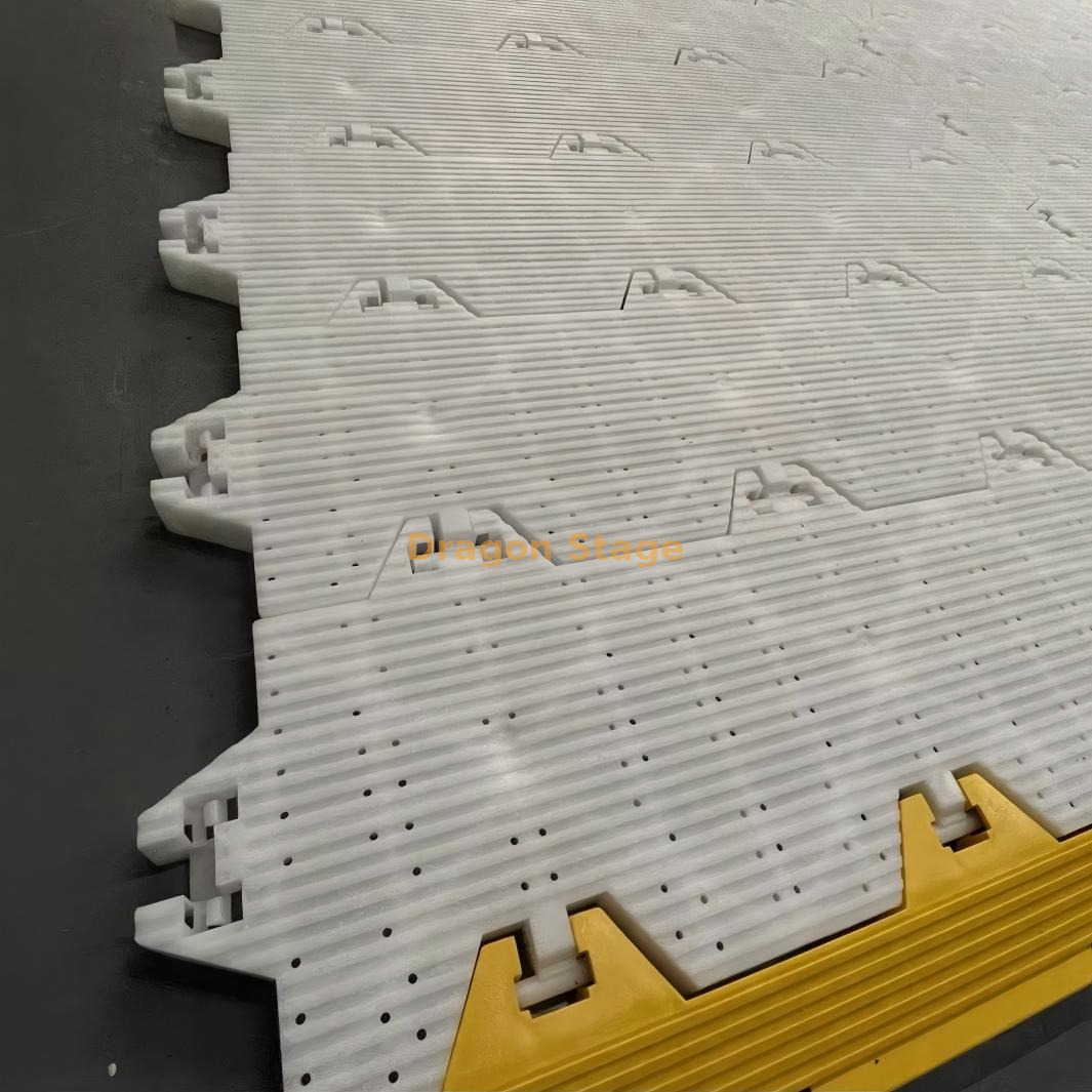 Rev&ecirc;tement de sol &eacute;v&eacute;nementiel portable pour gazon et sol mou