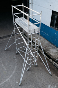 Échafaudage en aluminium mobile de roulement de cadre de rangée simple de 2.5m à vendre