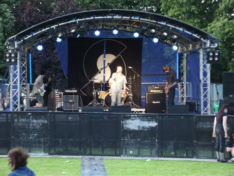 Toit courbe en treillis sonore extérieur carré personnalisé 6x4m 3m de haut