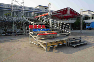 Stade populaire de gradin de structure métallique d'école posant le siège mobile