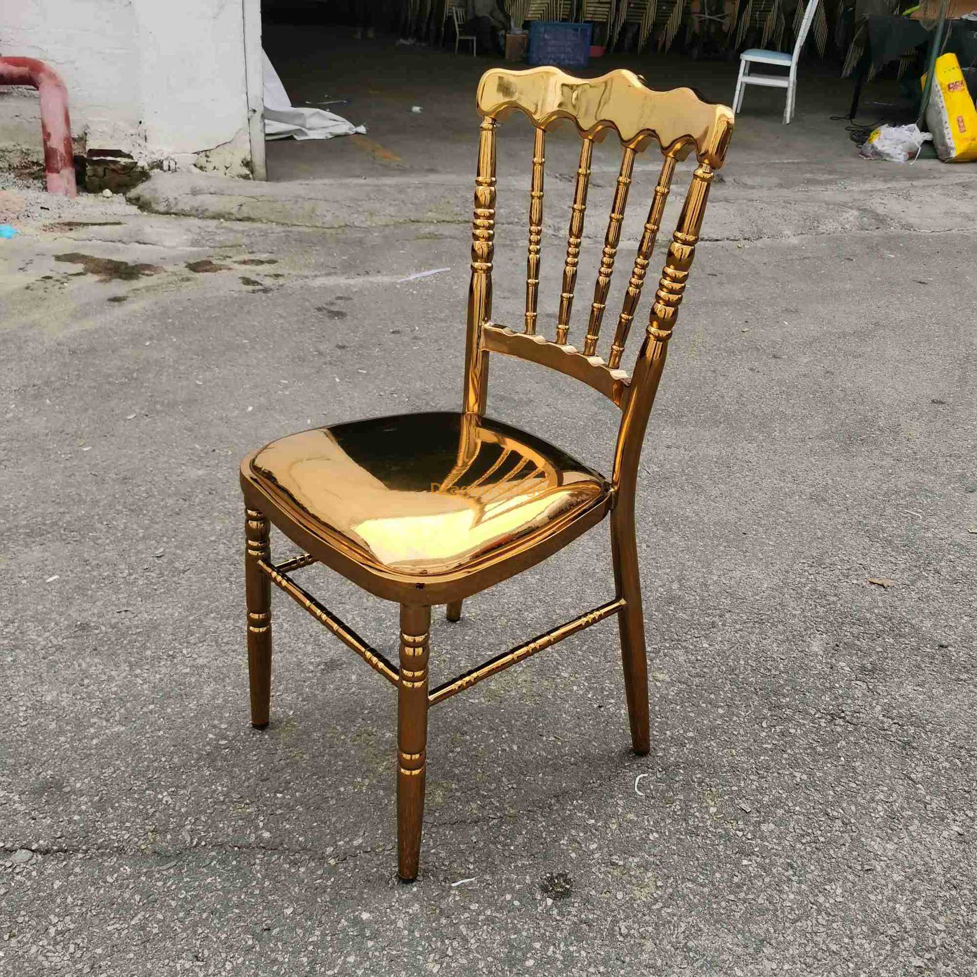 Chaises en rotin souple en titane (3)