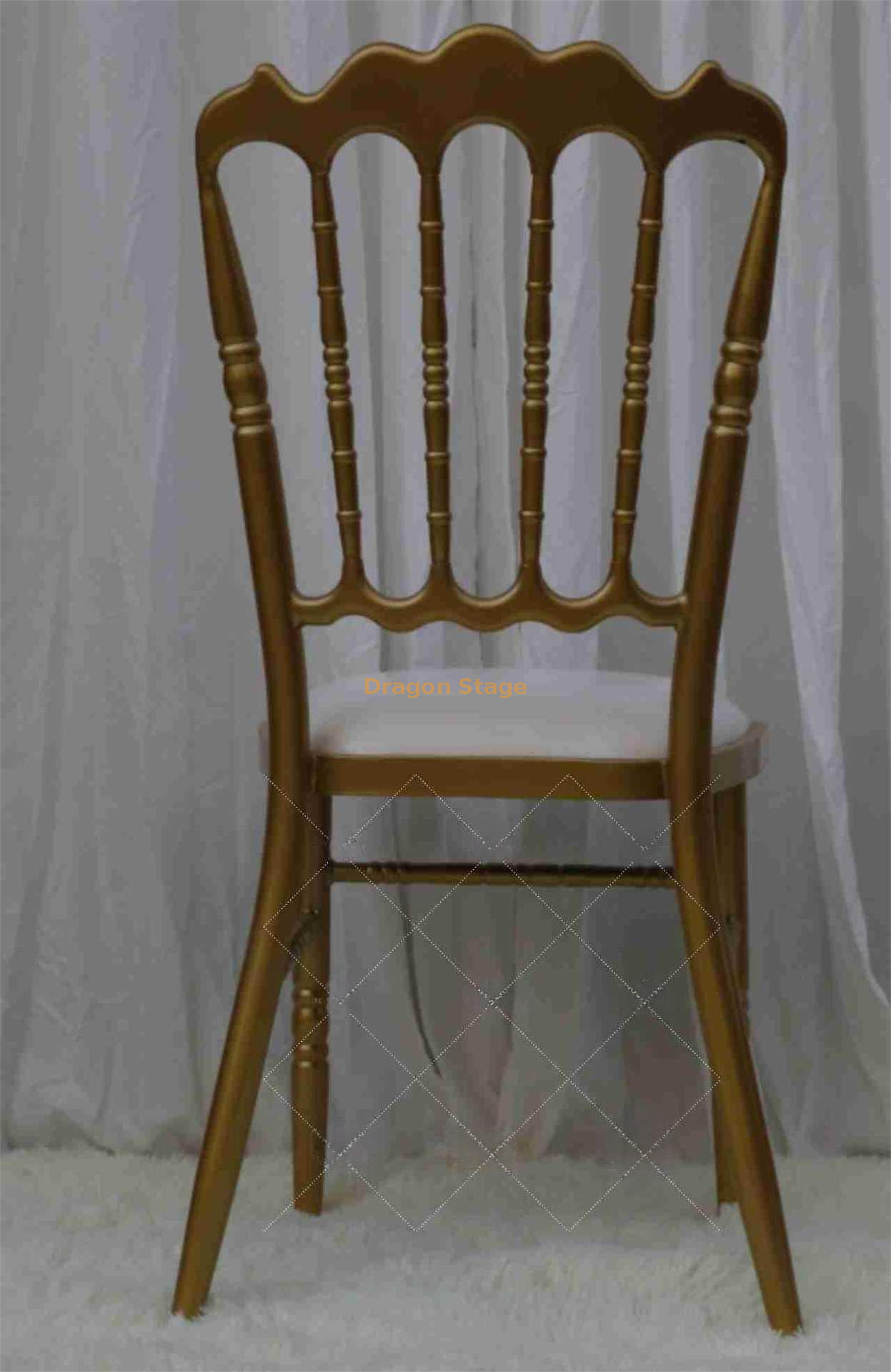 Chaises de ch&acirc;teau en m&eacute;tal (5)