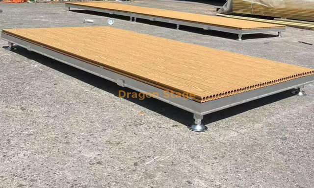 Plateforme de cour de par cour de jardin en plein air