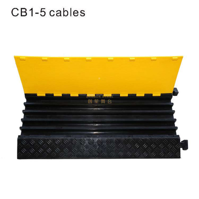 Panneau de protection de rampe de câble de caoutchouc de 5 trous
