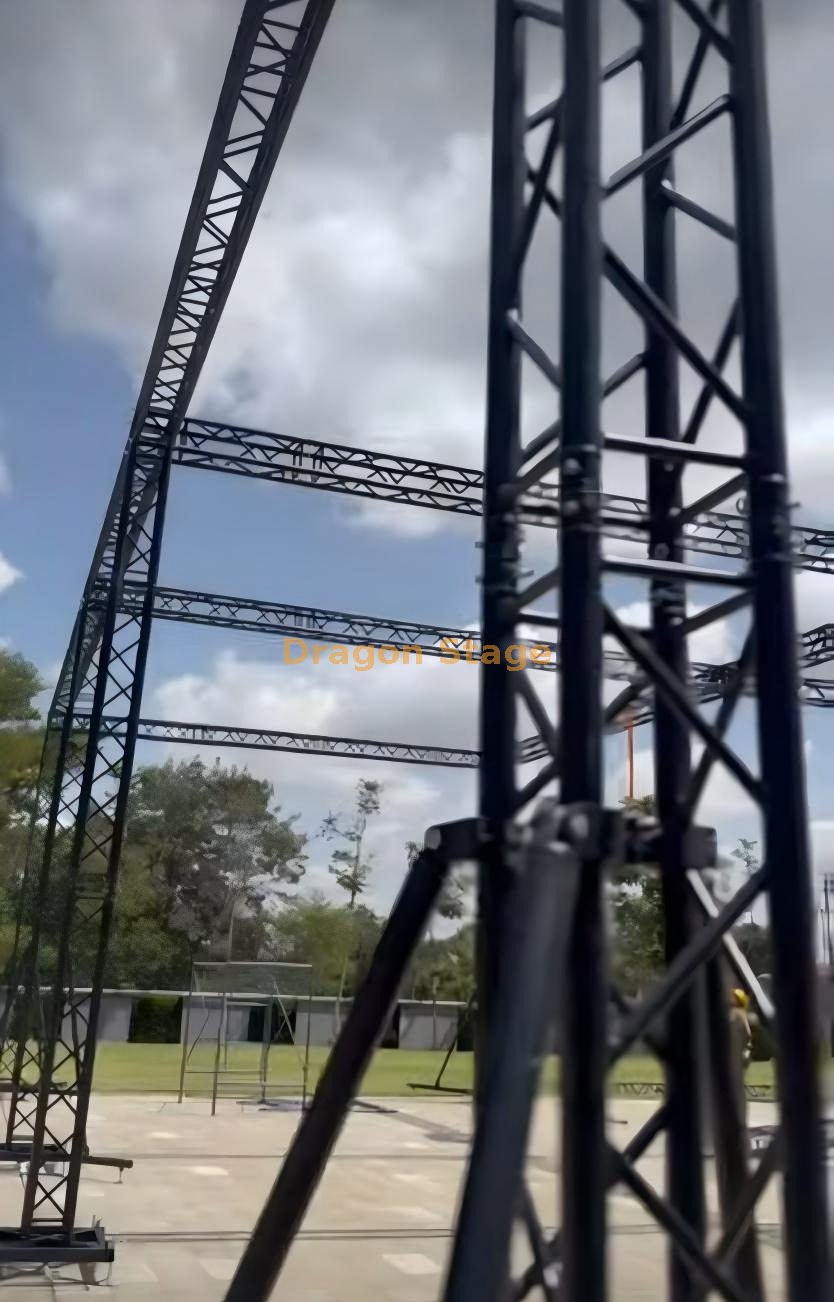 ferme modulaire noire (1)