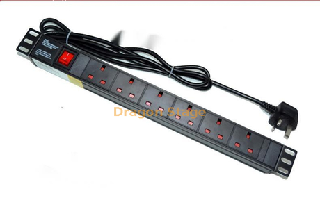 PDU13A 6 Sockets 19 "Protecteur de surtension 1U Alumminum UK Type pour l'événement Équipement électrique