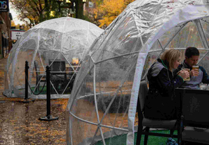 Tente de dôme géodésique de maison de glamping d'igloo d'hôtel de jardin transparent