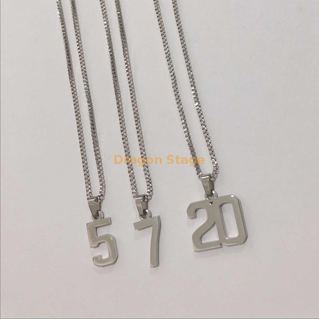 Collier en Acier Inoxydable Personnalisé Numéro Date Personnalisé Pedant Colliers en Or