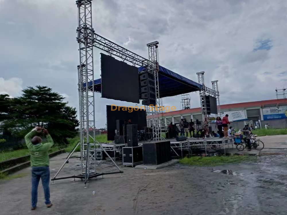 Truss d'événement de stand de concert extérieur personnalisé 7x6x6m avec botte audio vidéo intégrée 5m sur 2 côtés (1)