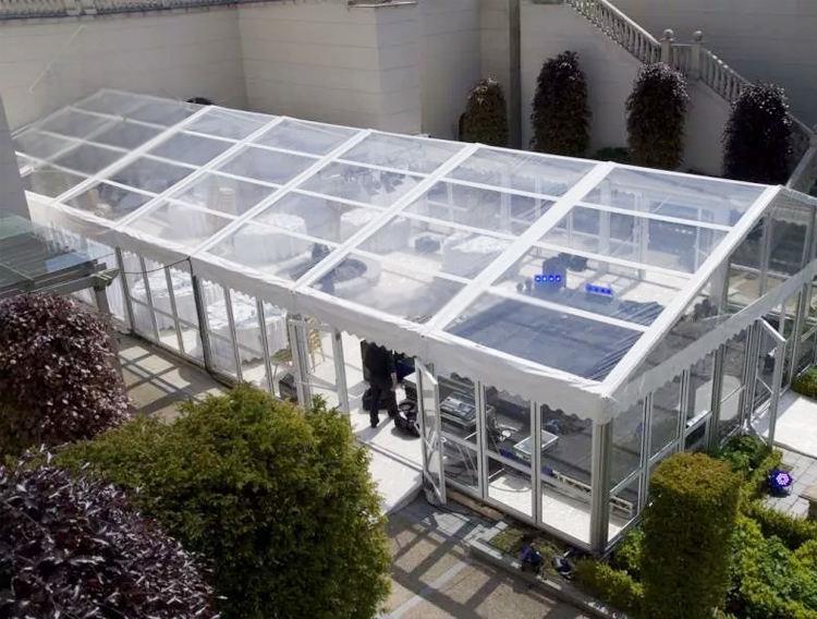 Tente familiale transparente et conviviale