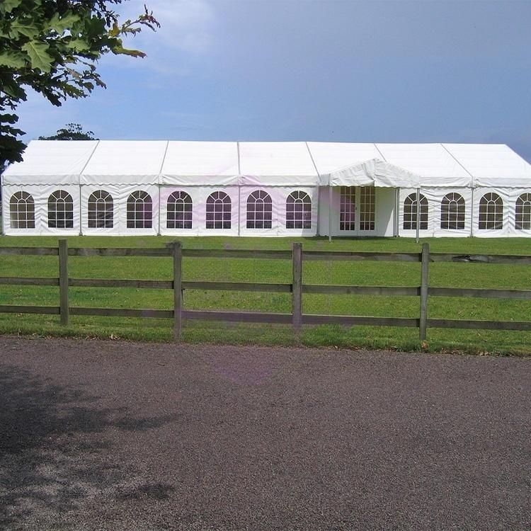 Tente de fête d'église de réunion