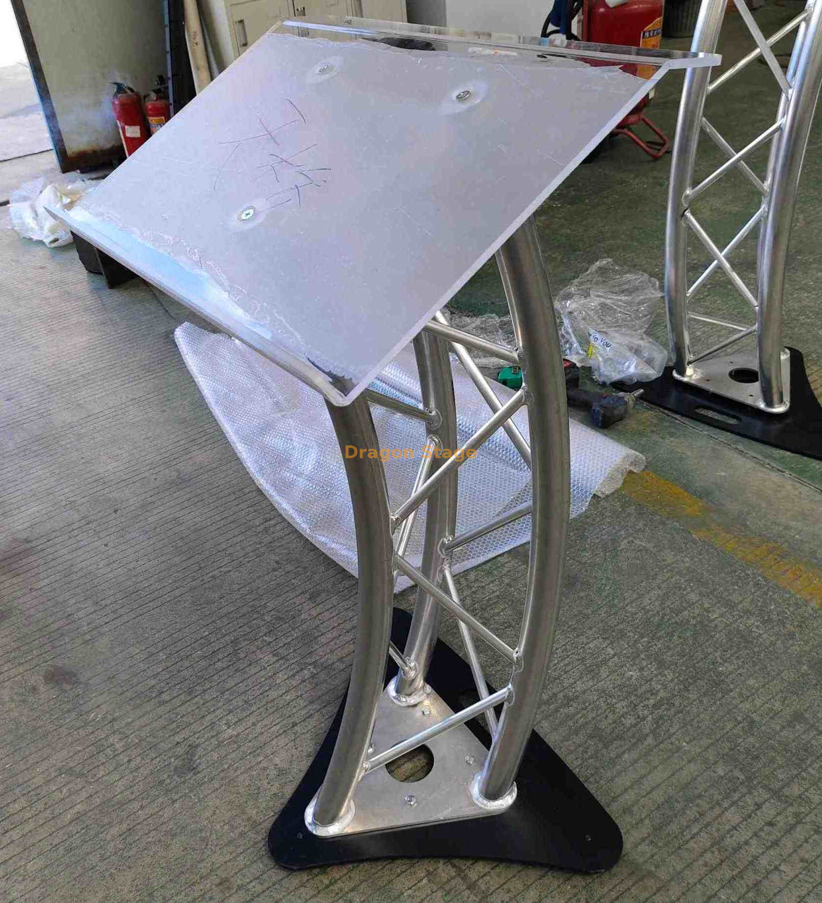 Pulpite en aluminium en plexiglas pour l'événement