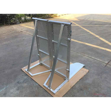 Barrière de foule en aluminium de haute qualité avec système de verrouillage pour la sécurité routière des concerts d&#39;événements