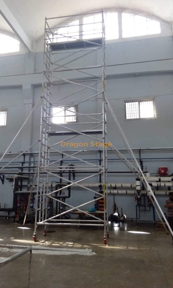Tour roulante d'échafaudage en aluminium mobile double de 1,35 x 2 x 9,44 m pour l'entretien des équipements d'usine