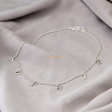 Mode bijoux personnalisés espacés en acier inoxydable personnalisé plaqué or Alphabet lettre initiale pendentif nom charme Vote collier
