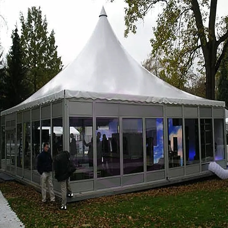 Tente pour événement avec mur de verre
