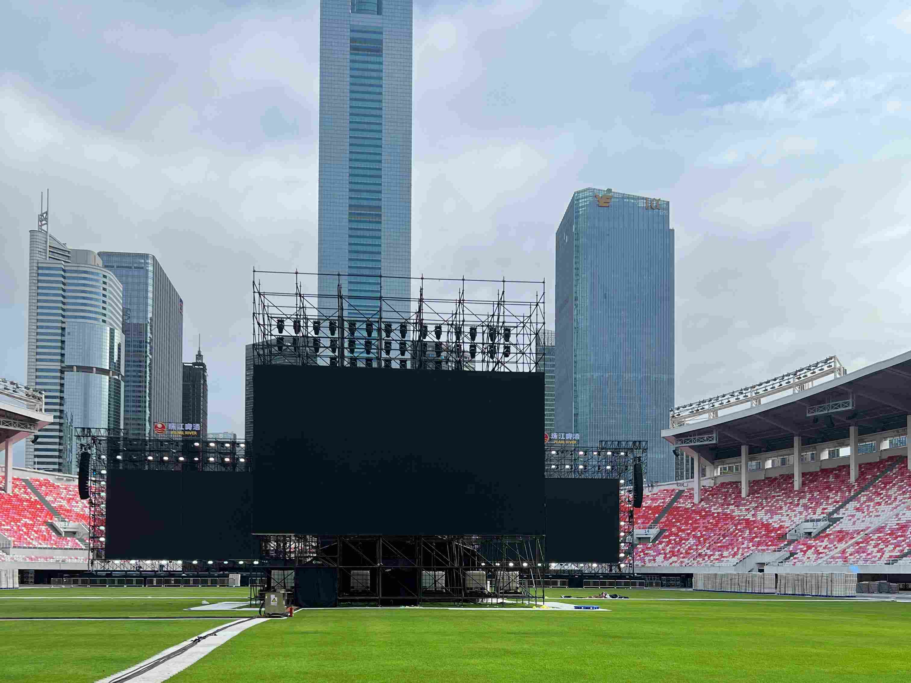 pourquoi il y a un &eacute;cran LED au foh.jpg