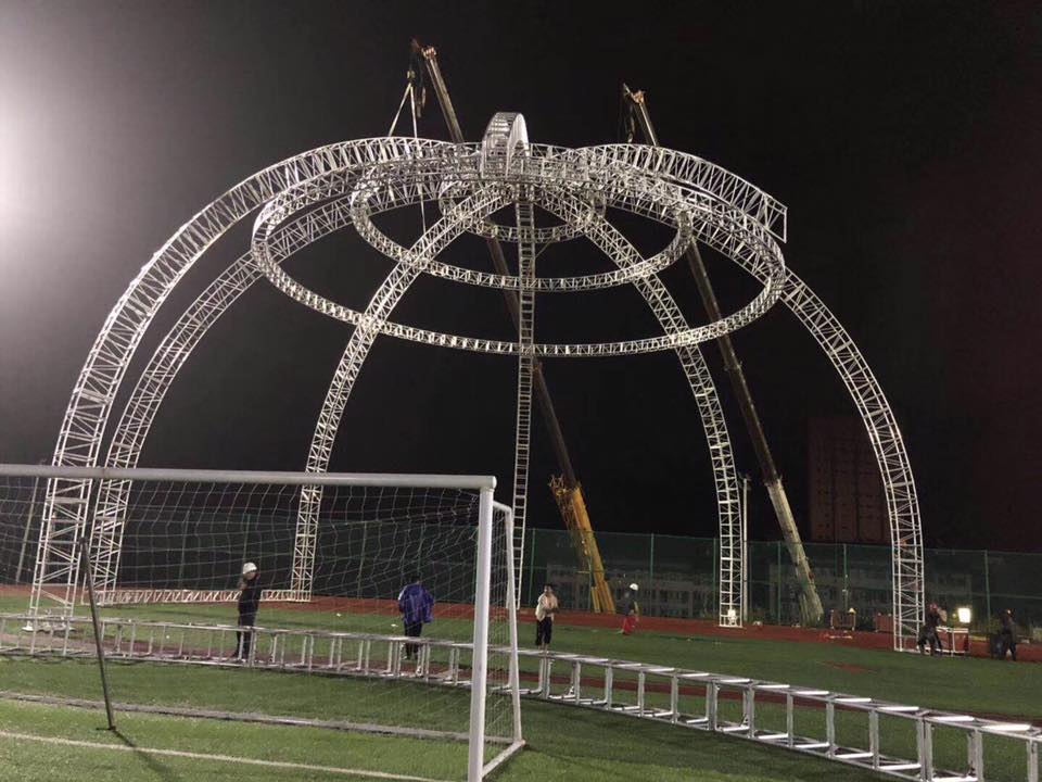 Installer la ferme de toit en d&ocirc;me