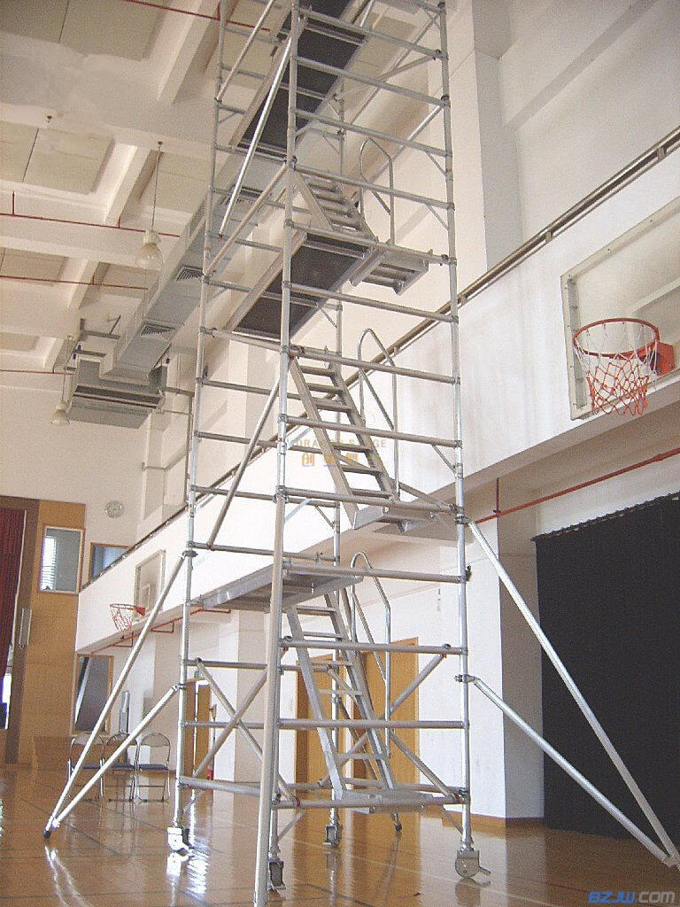échafaudage portatif mobile en aluminium de 1.35x2x8.05m avec l'échelle de 45 degrés 