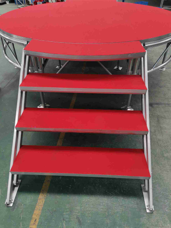 Stade ronde rouge en contreplaqué avec tapis