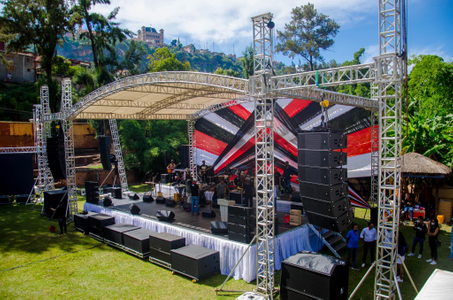 curved roof stage truss (1).jpg