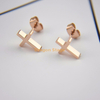 Pas cher en gros femmes accessoires bijoux de mode en acier inoxydable personnalisé 18K plaqué or Rose simple croix boucle d'oreille