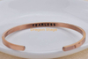 Nouvelle mode estampillé personnalisé gravé tous les mots lettre Bracelet manchette en acier inoxydable Bracelet