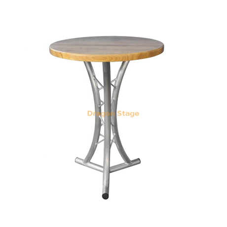 Tabouret incurvé portatif en aluminium avec siège en bois teinté