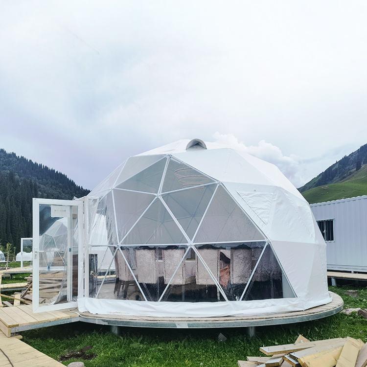 Tente de dôme d'hôtel de fête de restaurant de vacances